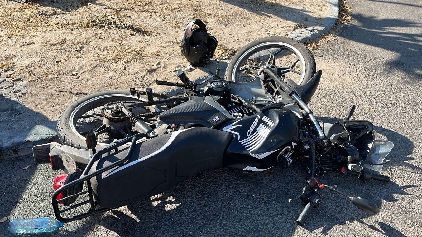 $!Motociclista es ingresado al hospital tras accidente en el Malecón Viejo, en Culiacán