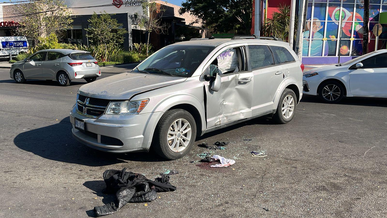 $!Motociclista es ingresado al hospital tras accidente en el Malecón Viejo, en Culiacán