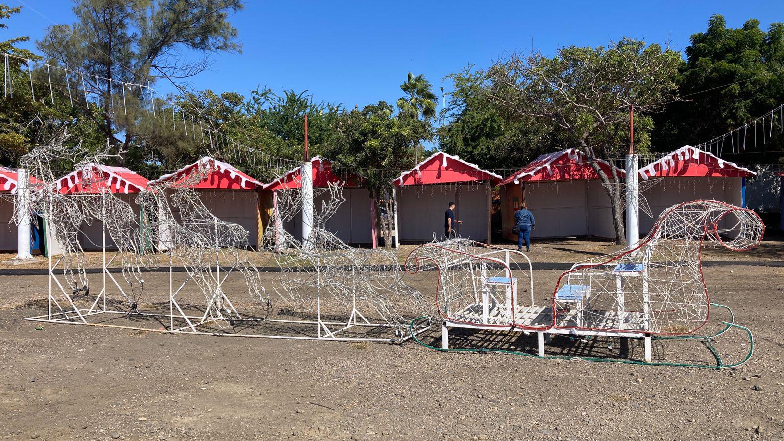 $!Ultiman detalles en Parque Central para la Villa Navideña 2024