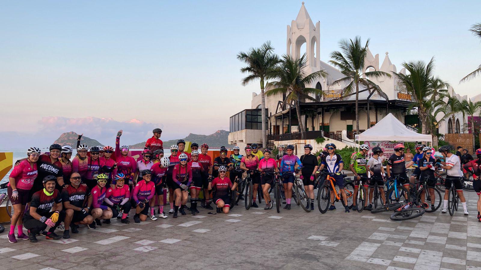 $!Ciclistas se suman a la Rodada con Amor en el Día Mundial de la Lucha contra el Cáncer de Mama