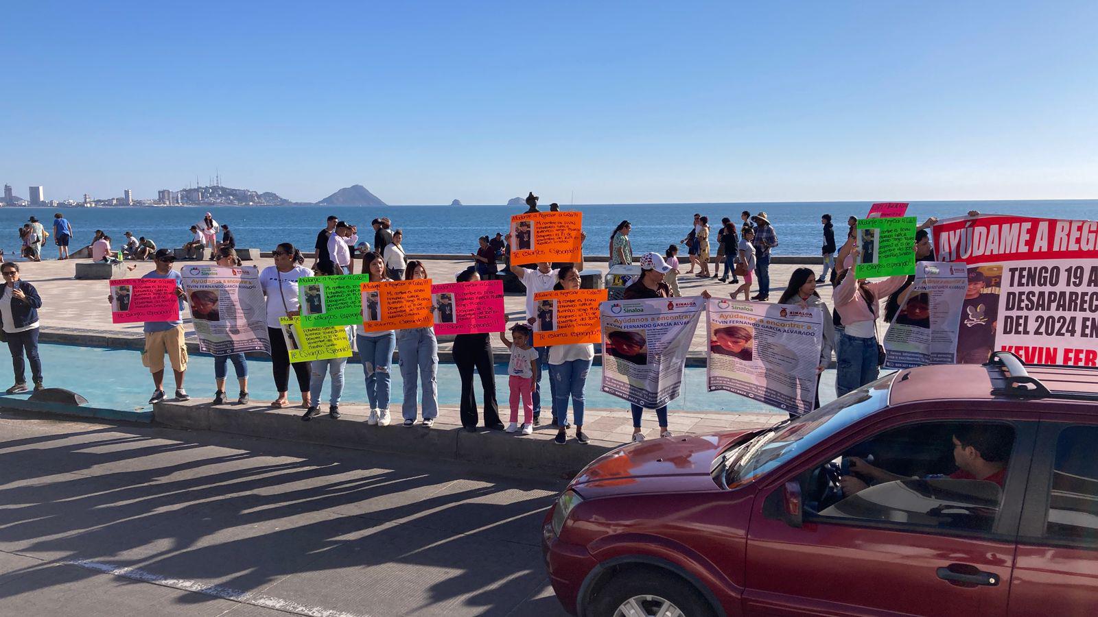 $!Familiares de desaparecidos claman justicia por el malecón de Mazatlán