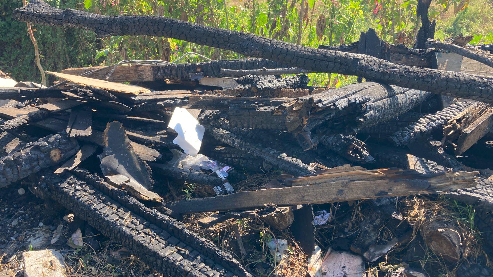 $!Familia pide apoyo tras perderlo todo en incendio en la invasión Bugambilias