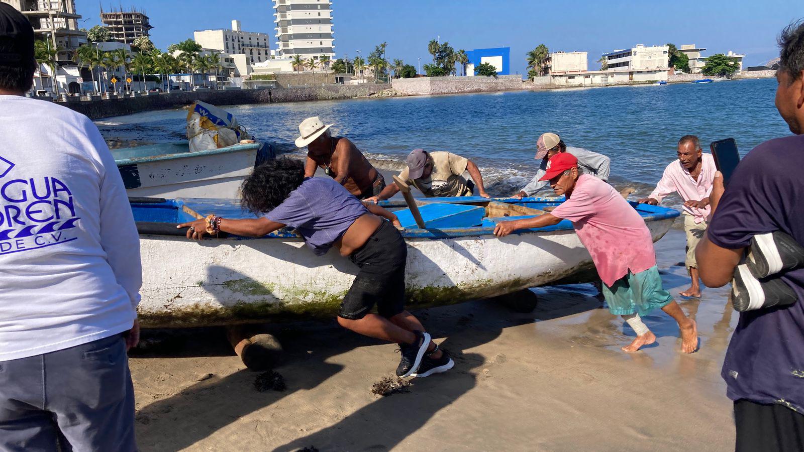 $!Vendedores de pescado en Mazatlán bajan sus precios ante la poca venta en los últimos meses