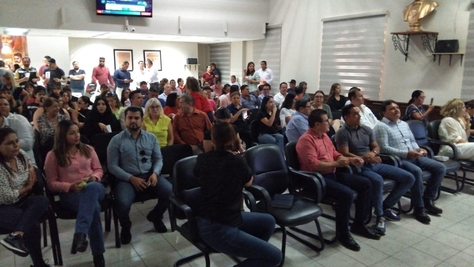 $!En Cabildo de Mazatlán viven la emoción de la participación de Marco Verde en los Olímpicos