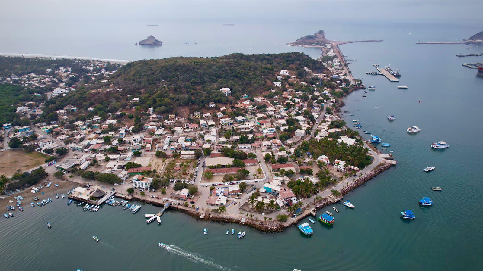 $!Le llueven al Alcalde de Mazatlán reclamos de servicios para la Isla de la Piedra