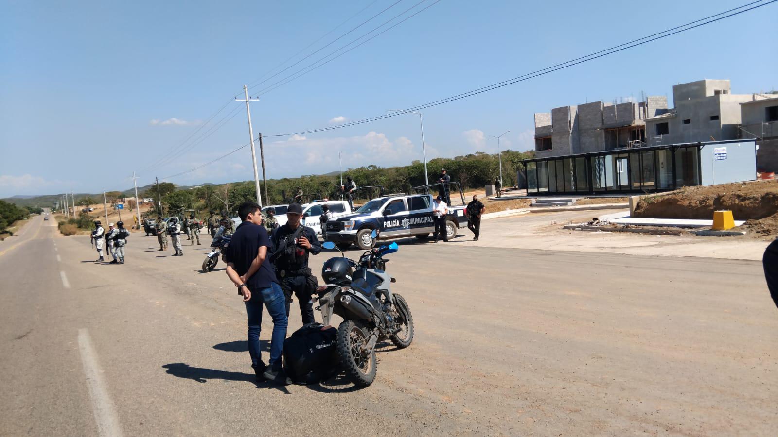 $!Implementan Fuerzas Armadas y policiales punto de revisión en área de Cerritos, en Mazatlán