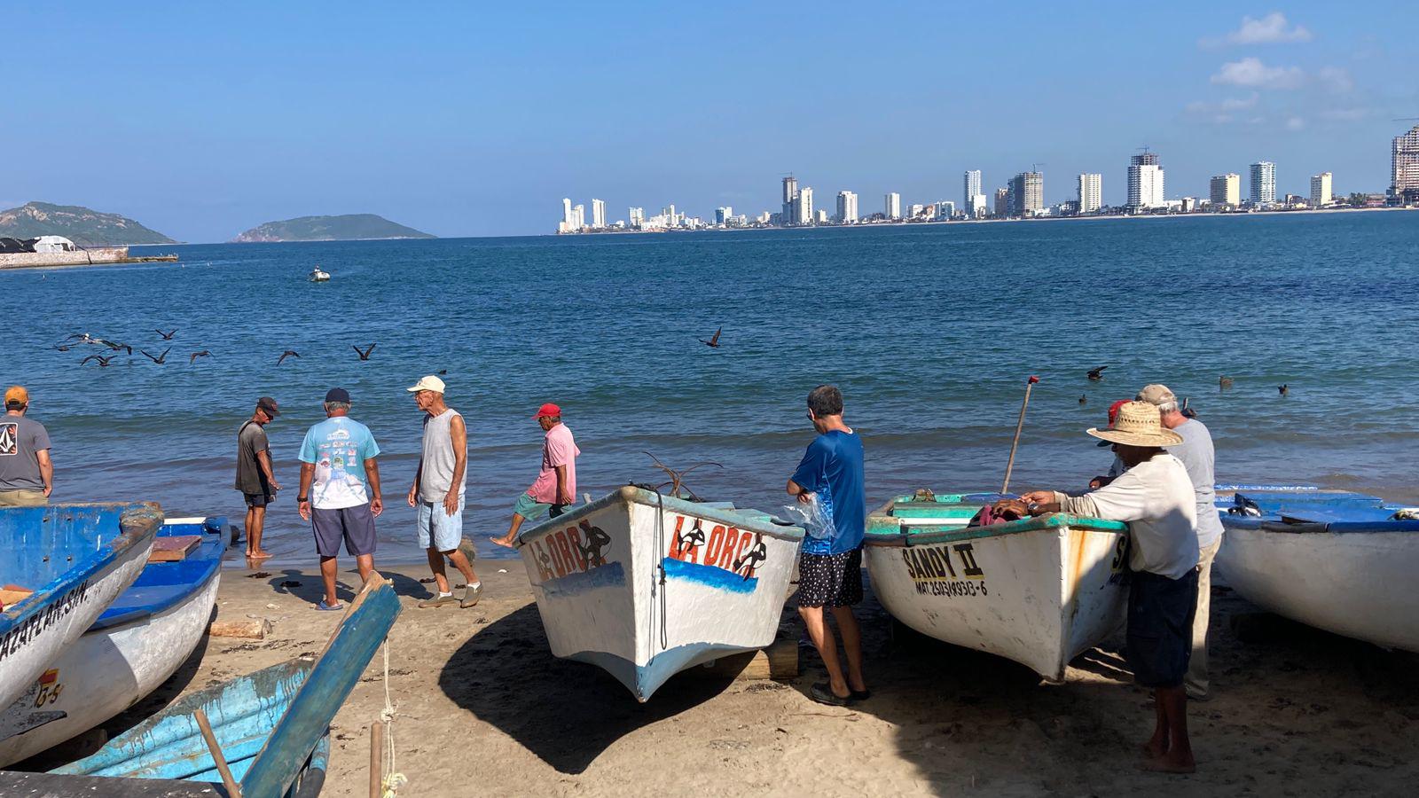 $!Vendedores de pescado en Mazatlán bajan sus precios ante la poca venta en los últimos meses