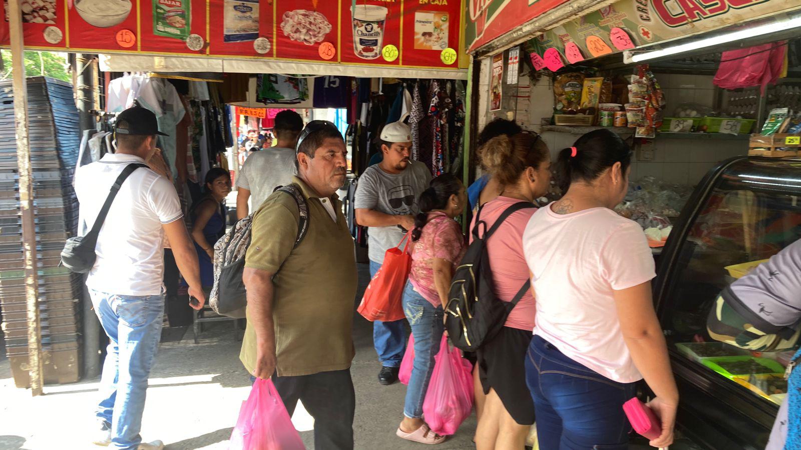 $!Mercado de la Juárez y tianguis reportan gran afluencia de clientes