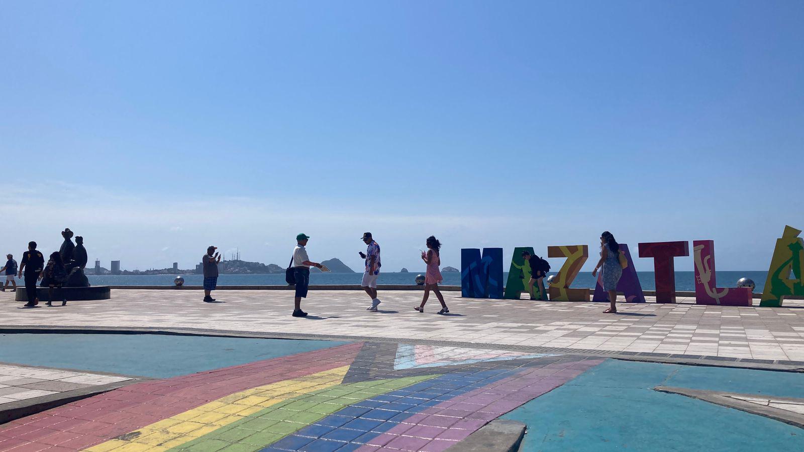 $!Tiene Mazatlán poca actividad este martes por toma de posesión de Claudia Sheinbaum como Presidenta de la República