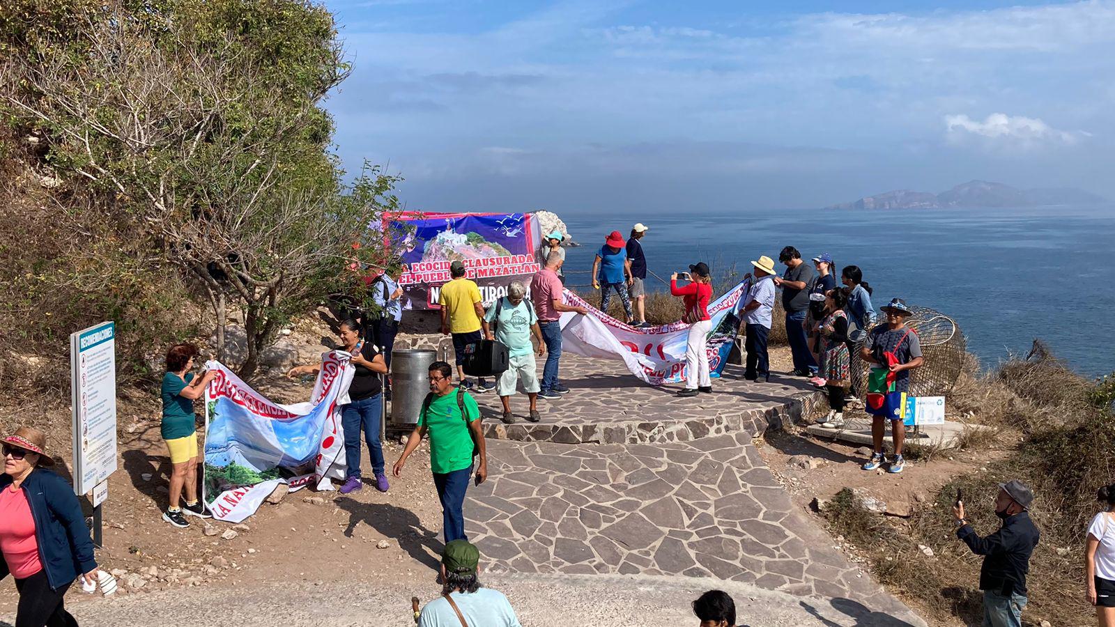 $!Clausuran de manera simbólica la obra de la tirolesa en El Faro