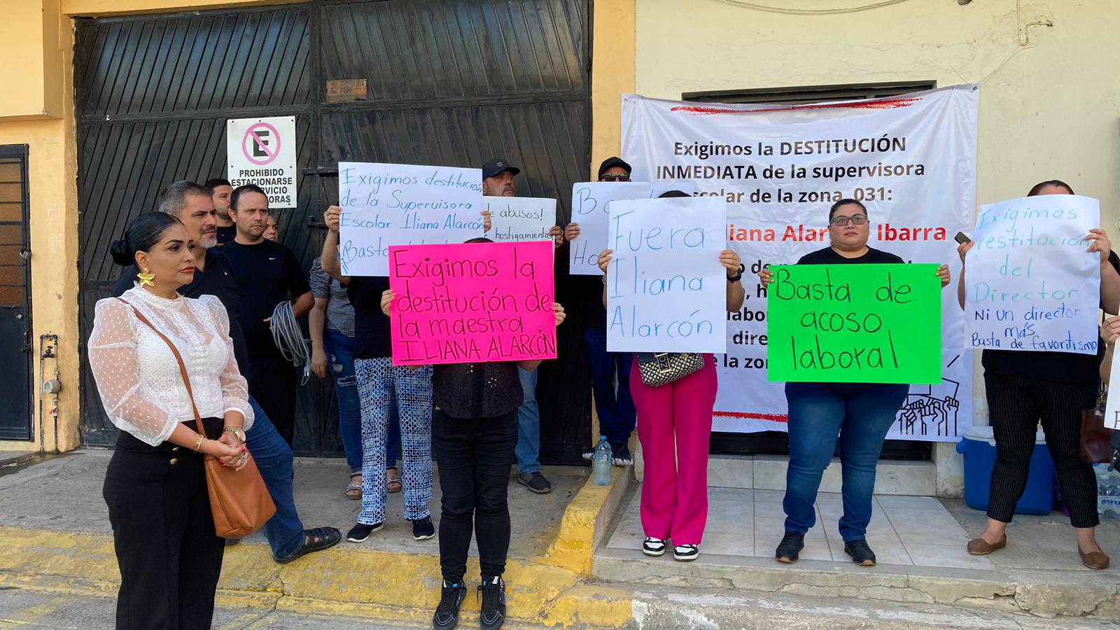 $!Se manifiestan docentes en oficinas de zona escolar; piden destitución de una supervisora