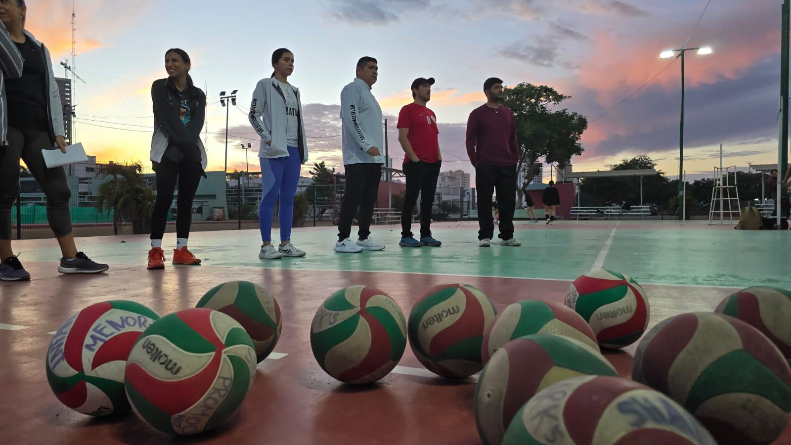 $!Voleibol mazatleco se especializa rumbo a Juegos Conade