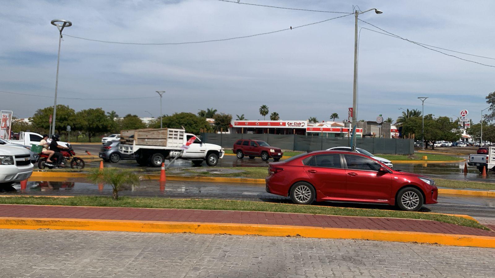 $!Se tiran cientos de litros de agua tras excavación en La Marina