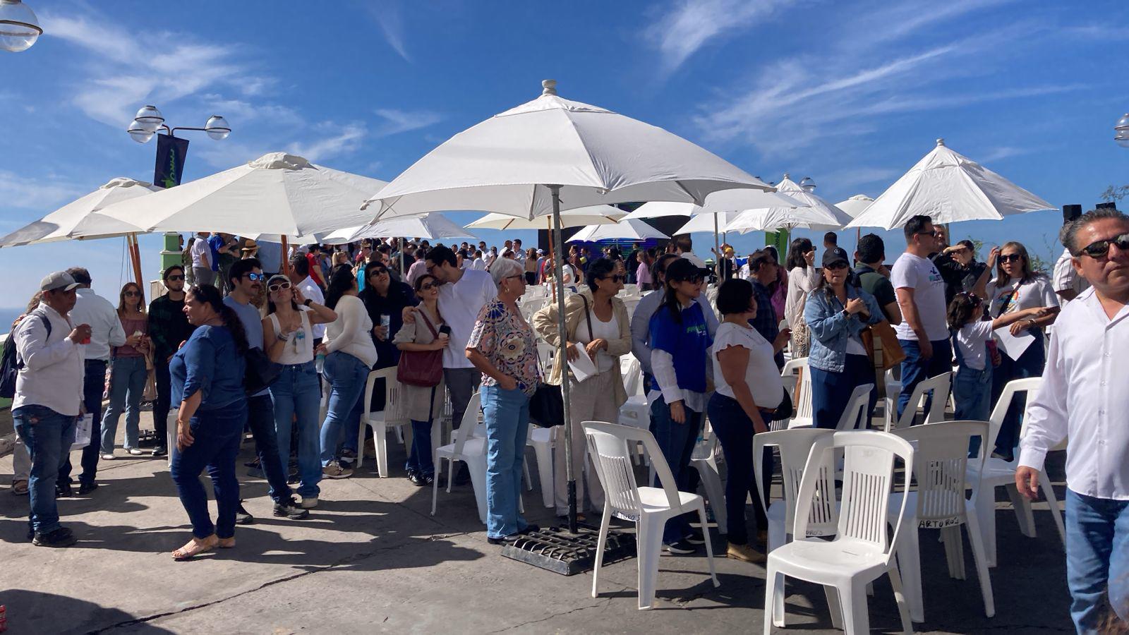 $!Colectivo en Defensa del Faro se manifiesta en celebración de apertura de la Tirolesa