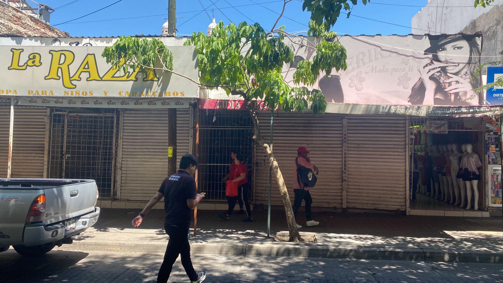 $!Locales del Centro de Culiacán cierran cortinas en el mediodía