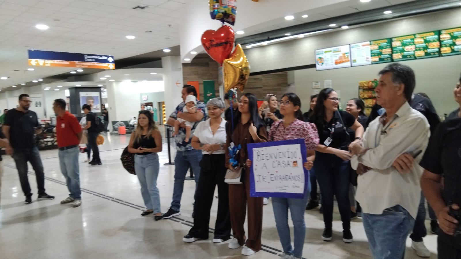 $!Extrañé mucho a mi familia, pero esta es la recompensa: Radamés Hernández al llegar a Mazatlán