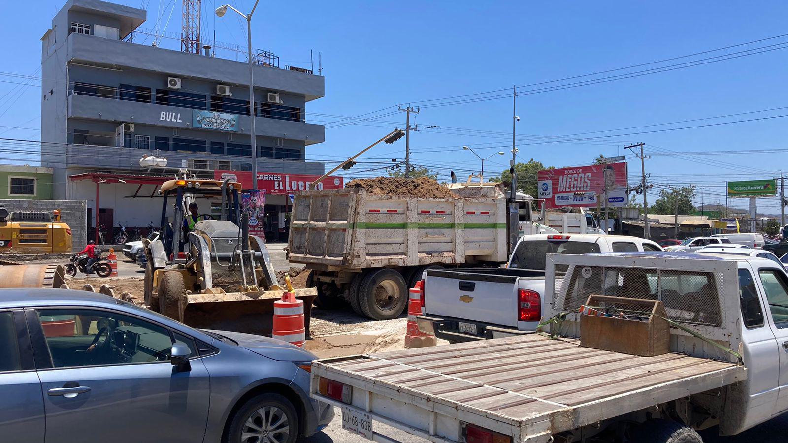 $!Continúa construcción de puente a desnivel en el Libramiento Colosio