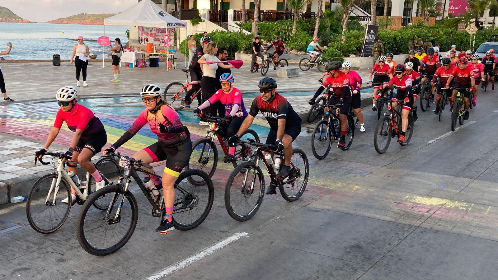 $!Ciclistas se suman a la Rodada con Amor en el Día Mundial de la Lucha contra el Cáncer de Mama