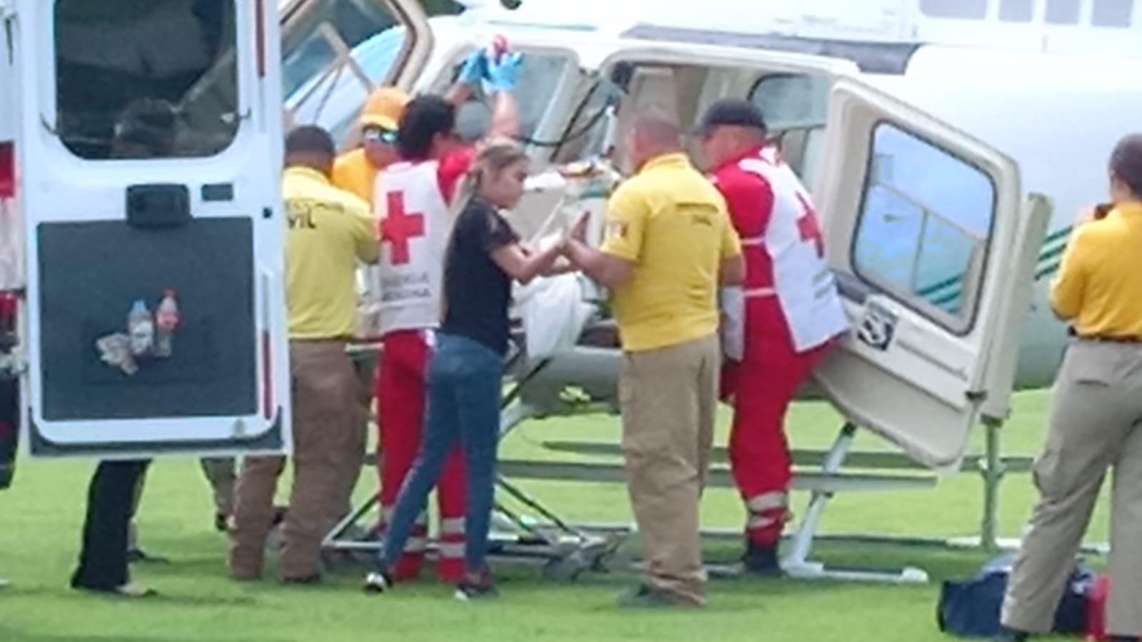 $!Trasladan en helicóptero al niño Jaciel al Hospital Pediátrico de Culiacán, lesionado en un accidente en Rosario