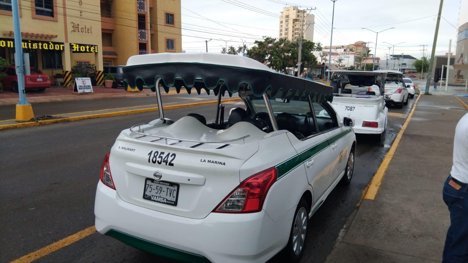 $!Organizaciones de taxistas ‘pelean’ por sitio frente al Acuario Mazatlán