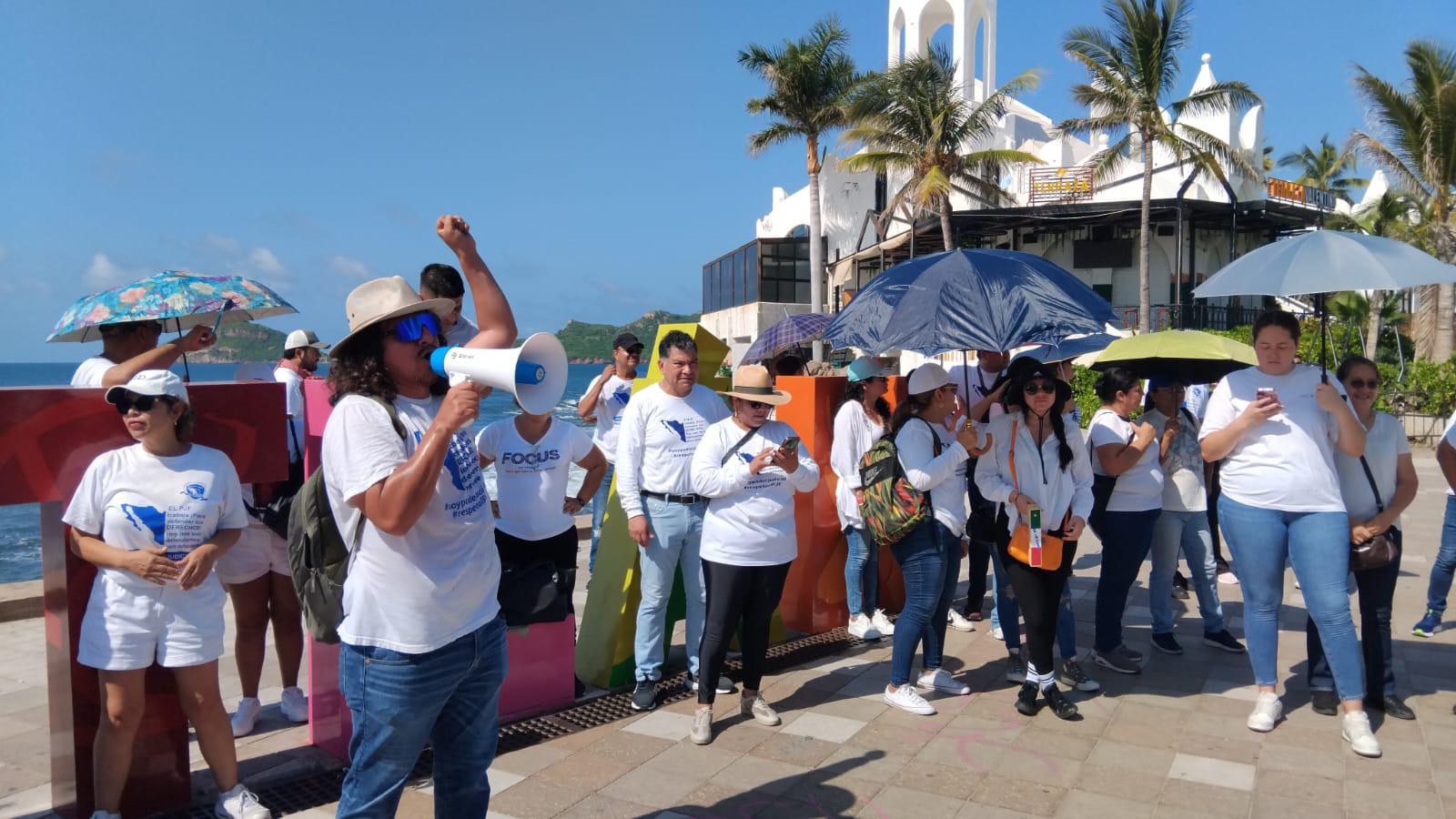 $!Marchan trabajadores del Poder Judicial de la Federación por la libertad y la justicia