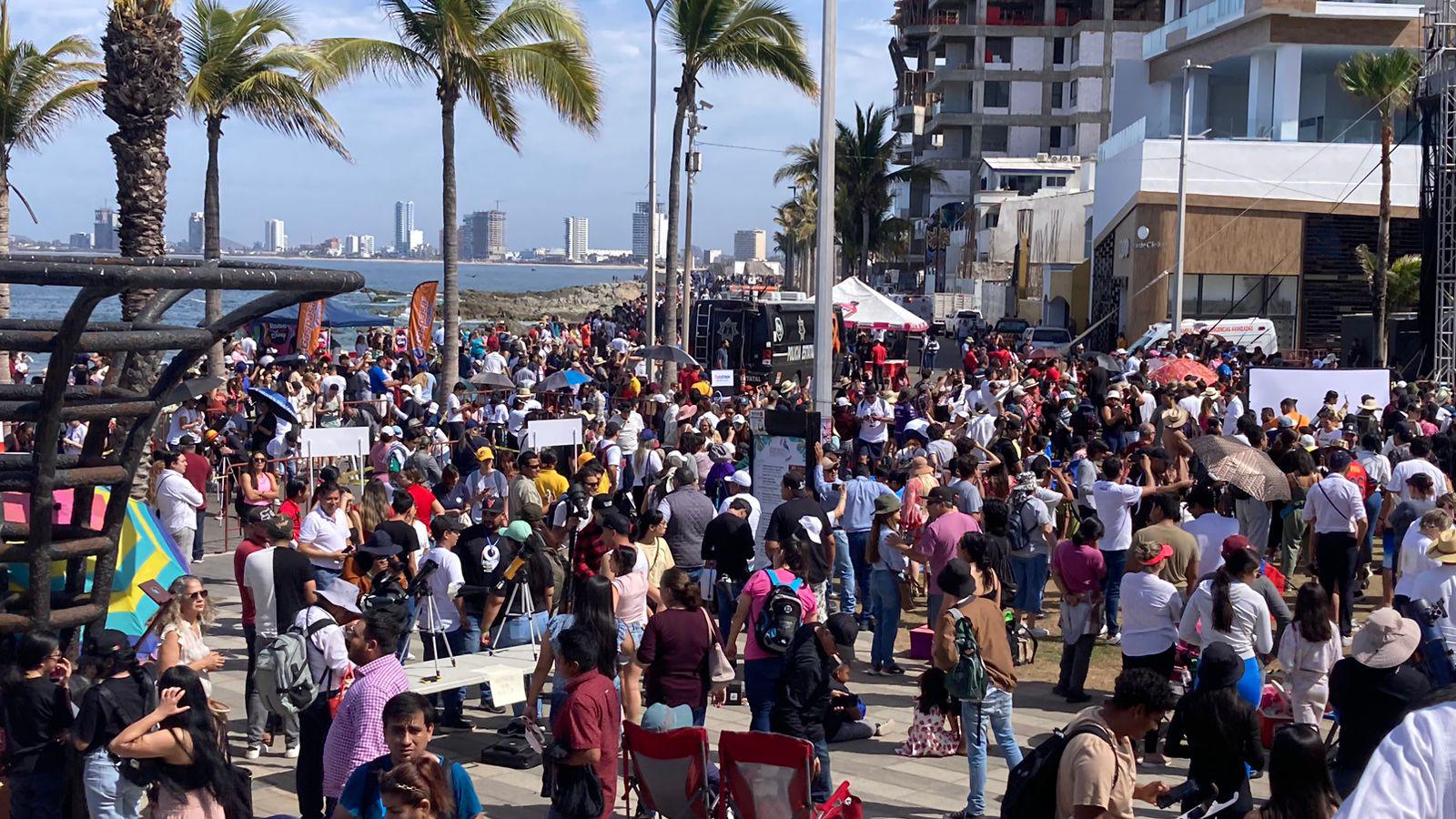 $!Cautiva y emociona el Eclipse Total de Sol a miles en Mazatlán