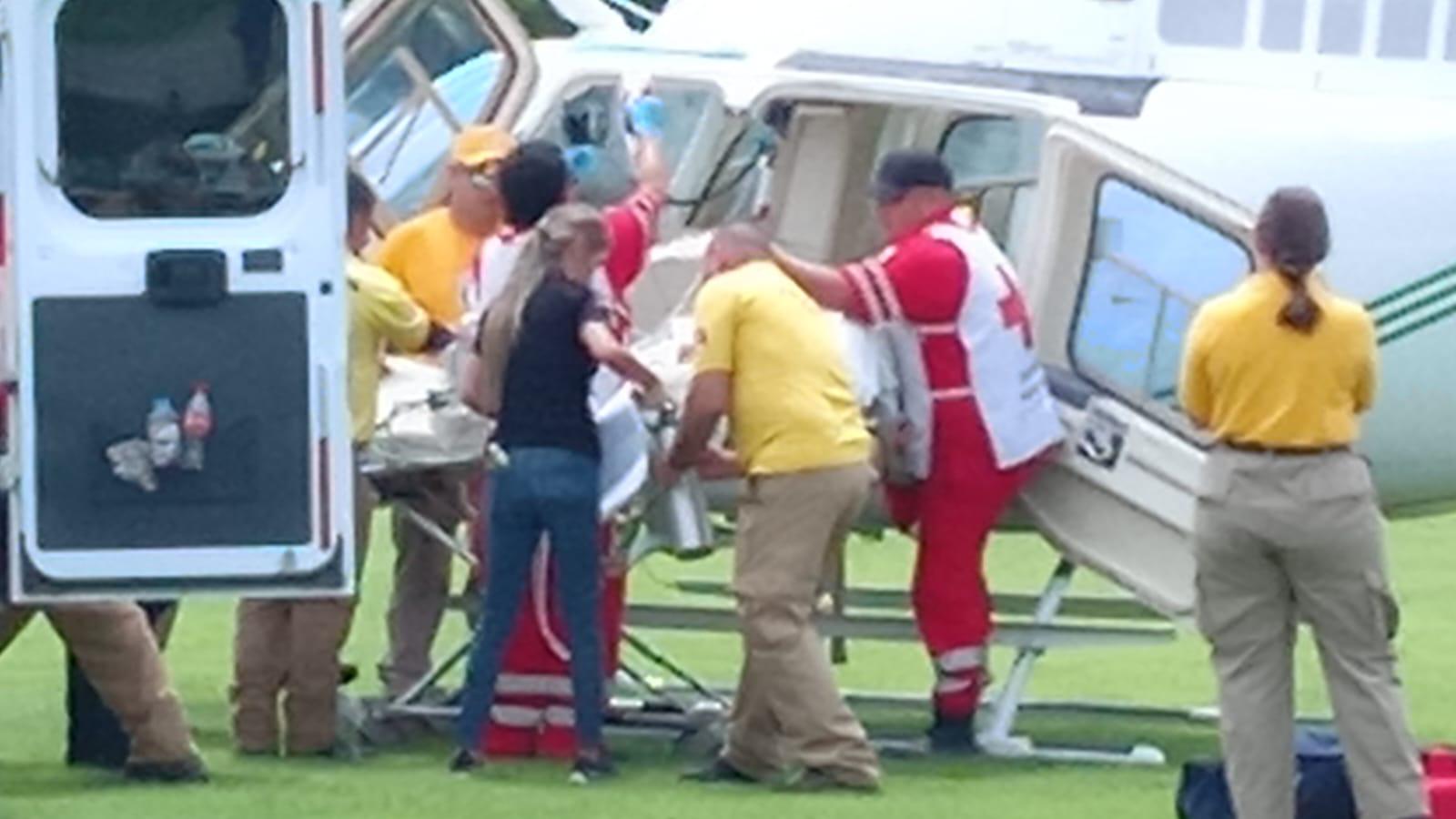 $!Trasladan en helicóptero al niño Jaciel al Hospital Pediátrico de Culiacán, lesionado en un accidente en Rosario