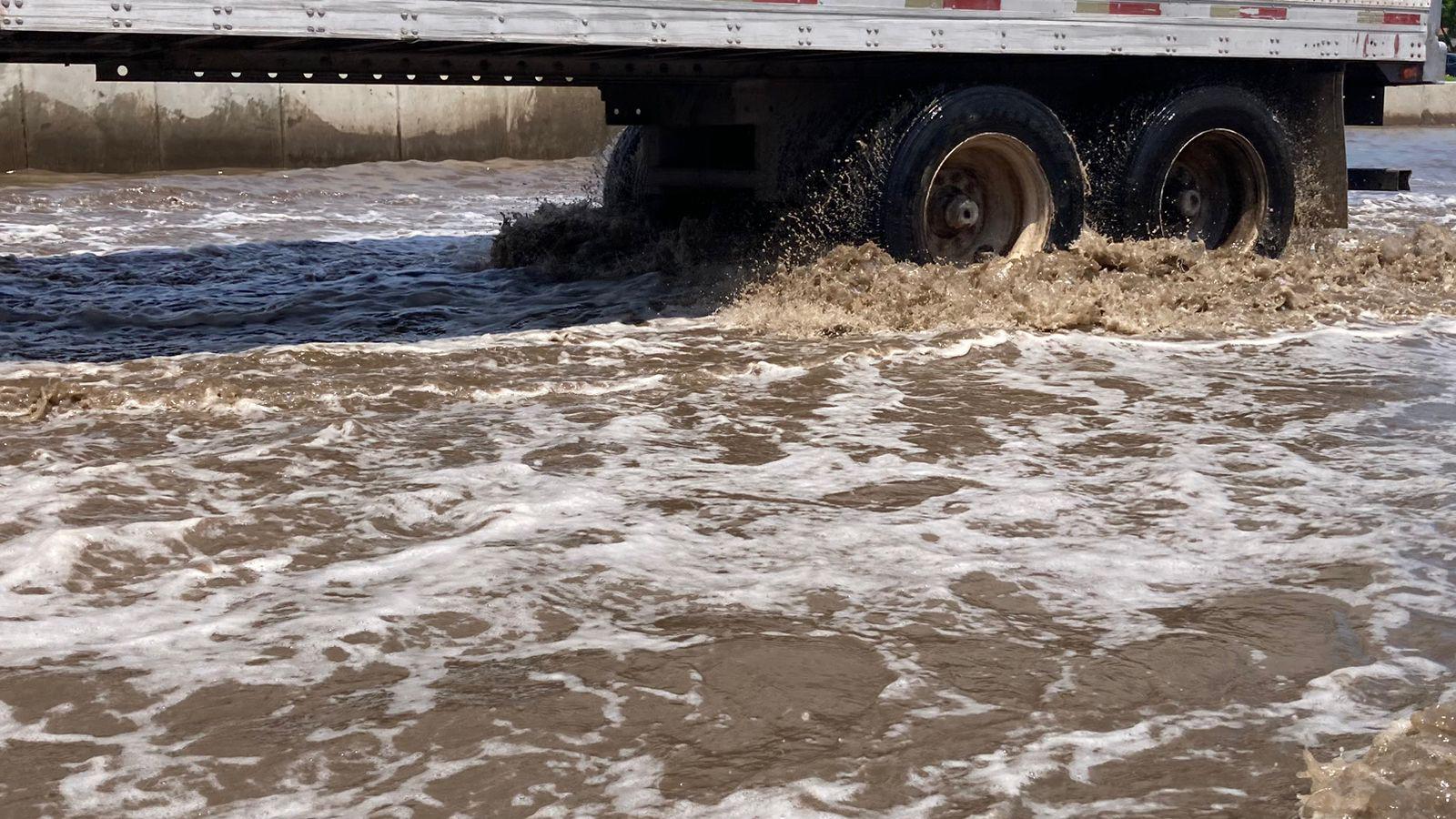 $!Se les mete el agua a sus negocios cada vez que llueve