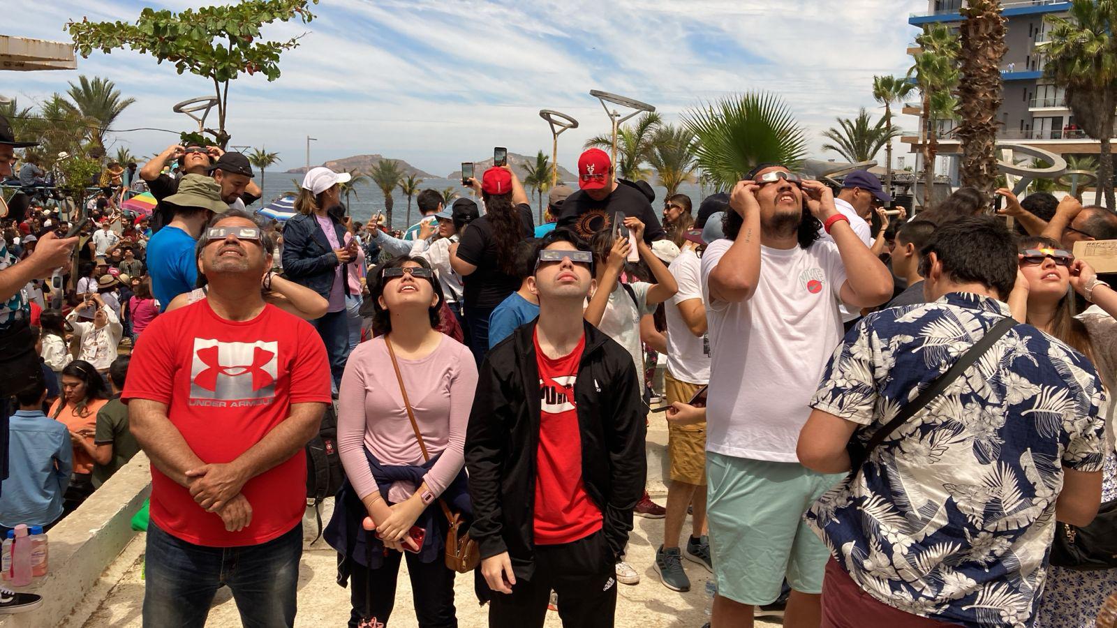 $!Cautiva y emociona el Eclipse Total de Sol a miles en Mazatlán