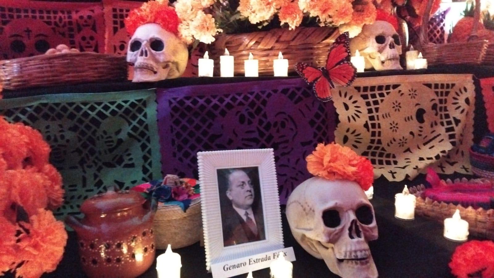 $!Entre cempasúchil, velas y una imponente calavera, Gran Acuario sorprende a sus visitantes