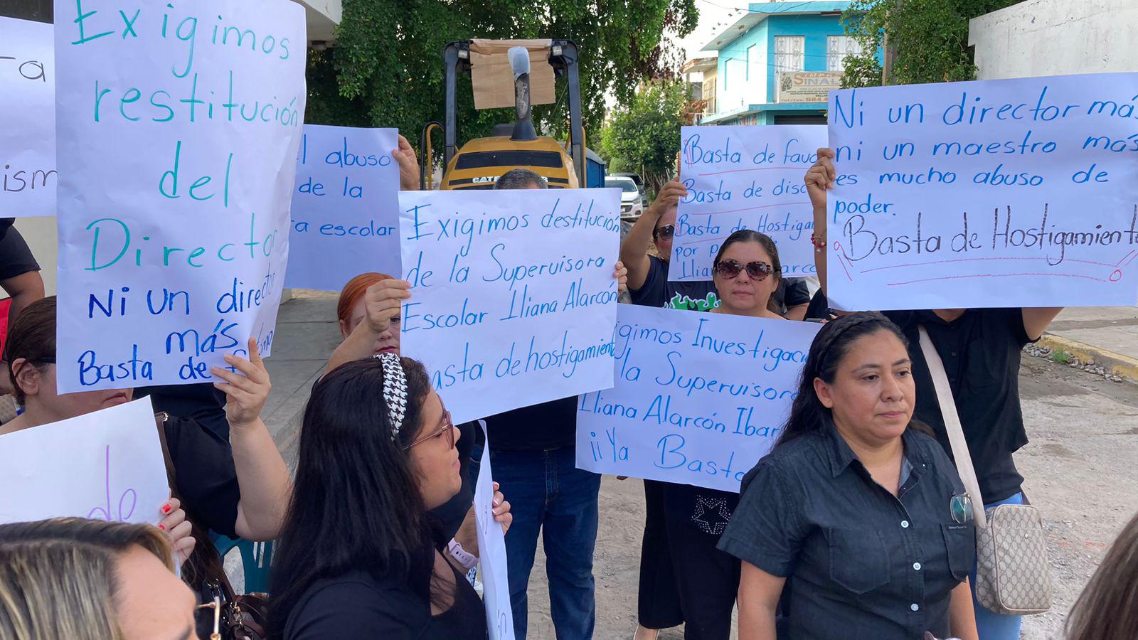 $!Se manifiestan docentes en oficinas de zona escolar; piden destitución de una supervisora