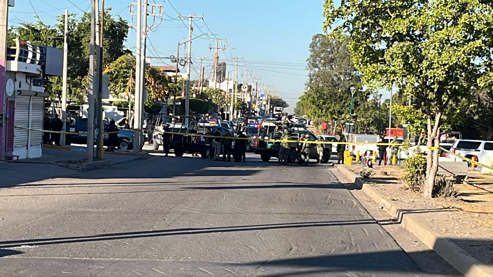 $!Asesinan a balazos a un policía municipal en la colonia Barrancos, en Culiacán