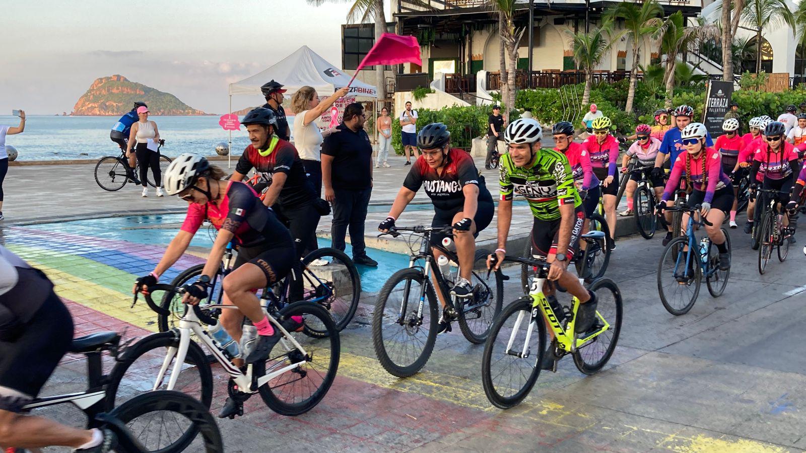 $!Ciclistas se suman a la Rodada con Amor en el Día Mundial de la Lucha contra el Cáncer de Mama