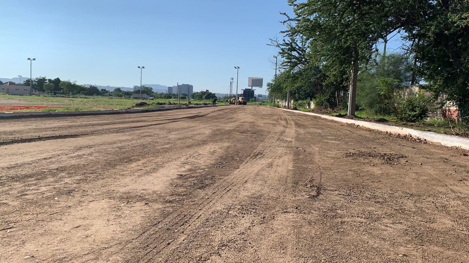 $!Construyen pista de atletismo en la Universidad Autónoma de Occidente, en Culiacán