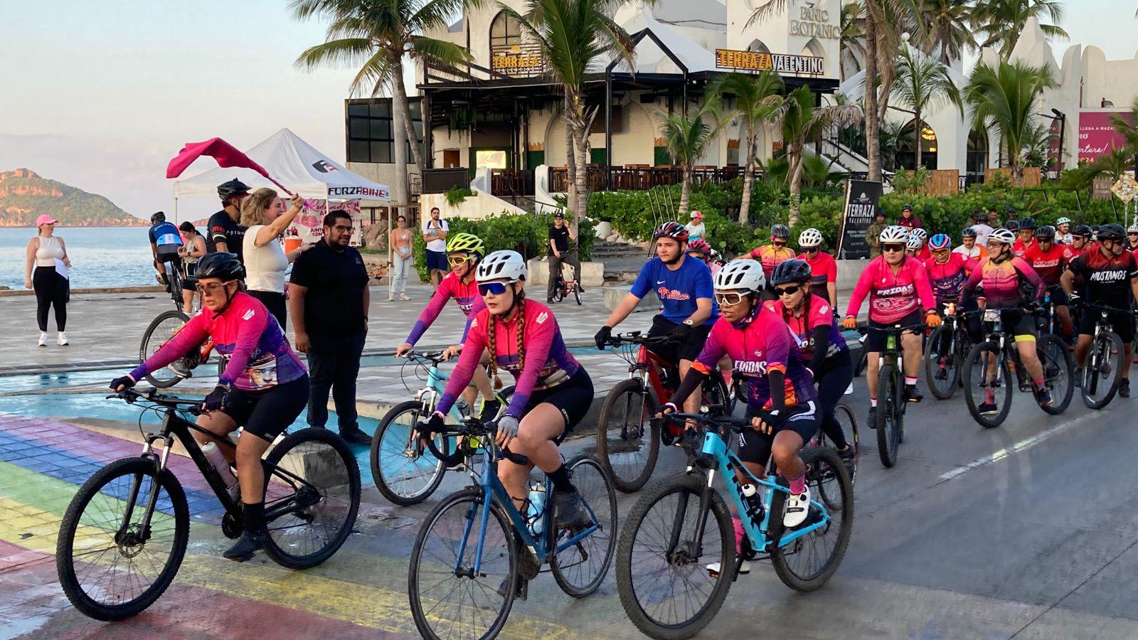 $!Ciclistas se suman a la Rodada con Amor en el Día Mundial de la Lucha contra el Cáncer de Mama