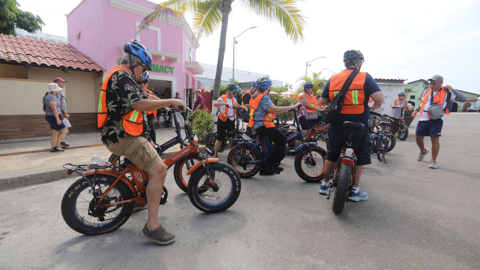 $!Confían navieras en Mazatlán; llegan más 8 mil turistas y tripulantes en dos cruceros este martes: Sectur