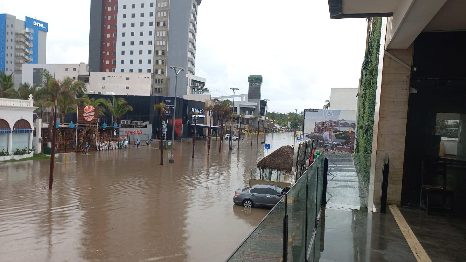 $!Inundación en Conapesca es por falta de presión de la bomba: Alcalde de Mazatlán