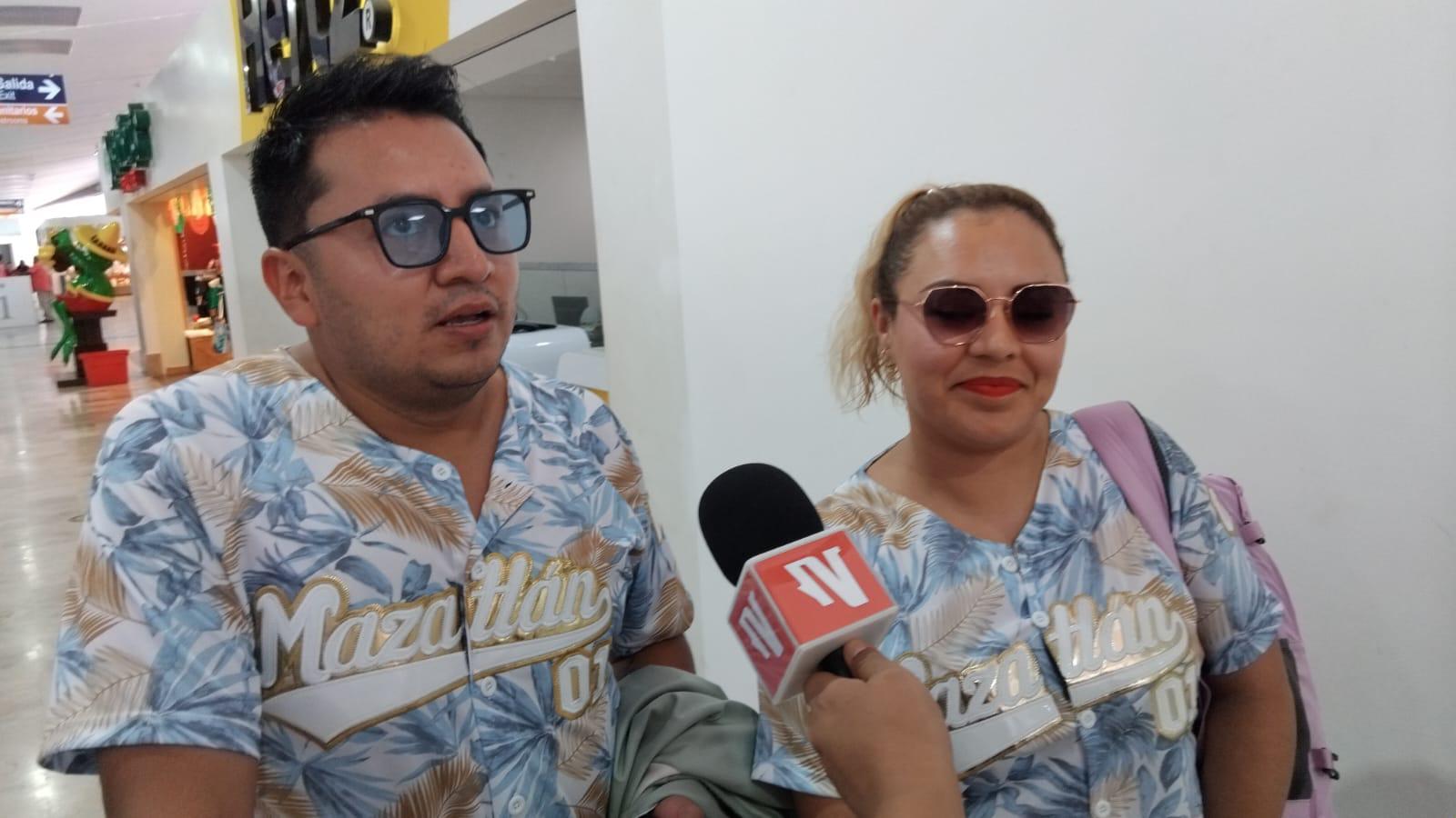 $!Turistas vuelan de regreso tras puente patrio en Mazatlán a pesar de inseguridad en Sinaloa