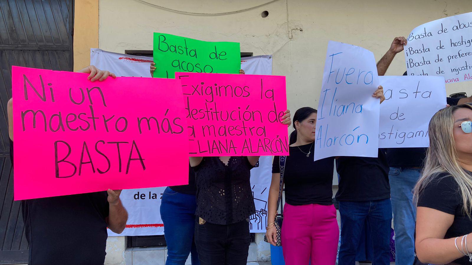 $!Se manifiestan docentes en oficinas de zona escolar; piden destitución de una supervisora