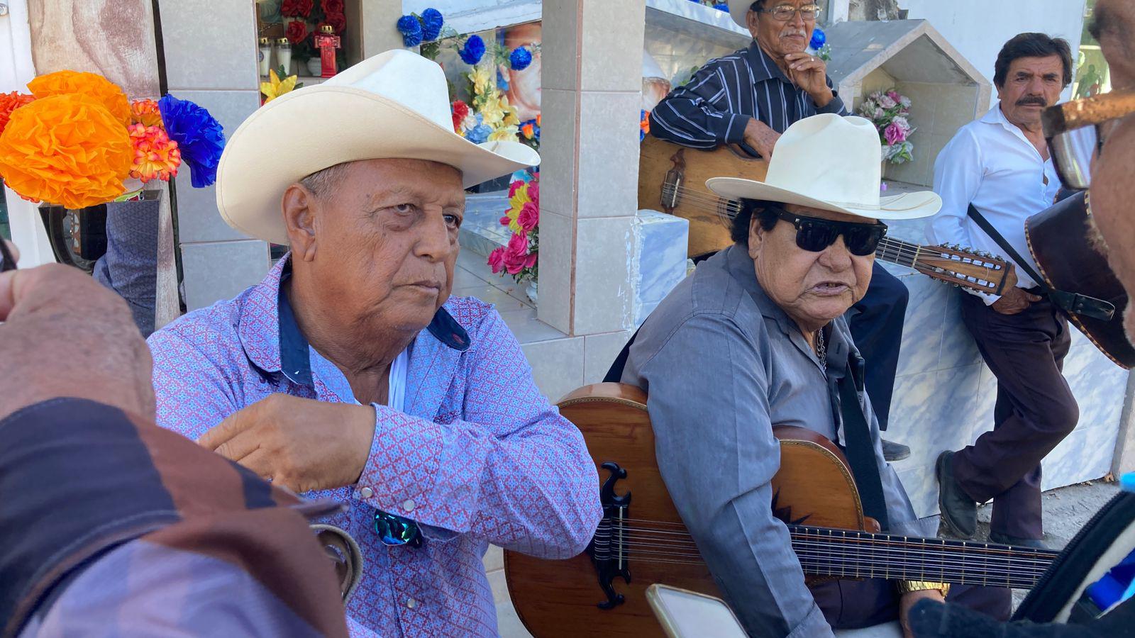 $!Asegura Alcaldesa que población mazatleca puede acudir con tranquilidad a panteones en este Día de Muertos