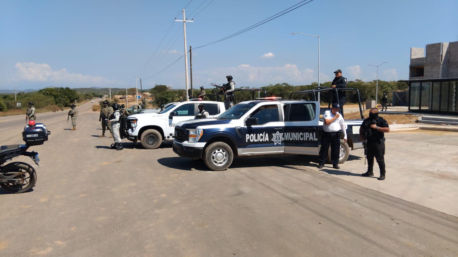 $!Implementan Fuerzas Armadas y policiales punto de revisión en área de Cerritos, en Mazatlán