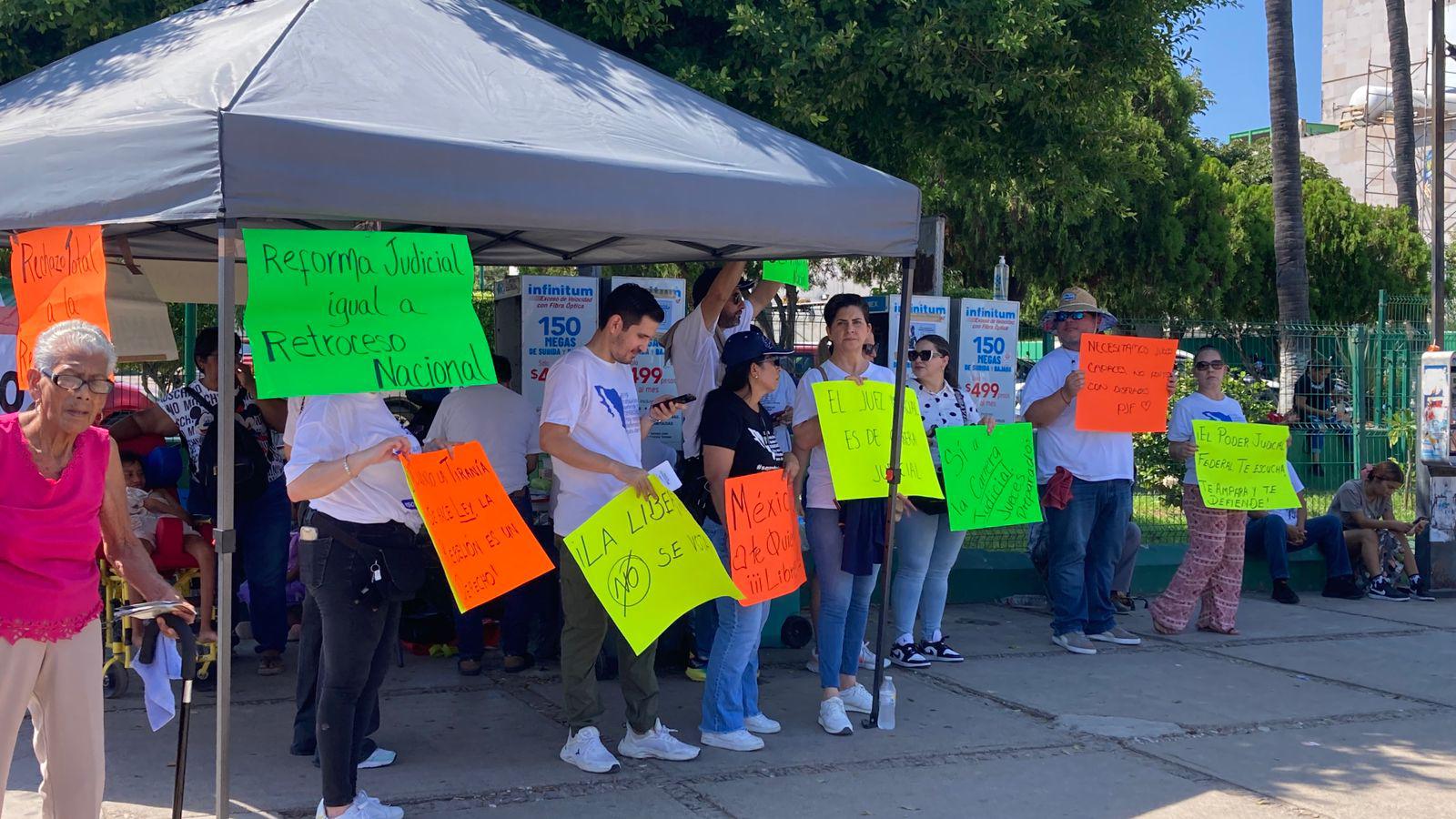 $!Trabajadores del Poder Judicial se manifiestan en Mazatlán contra la reforma aprobada