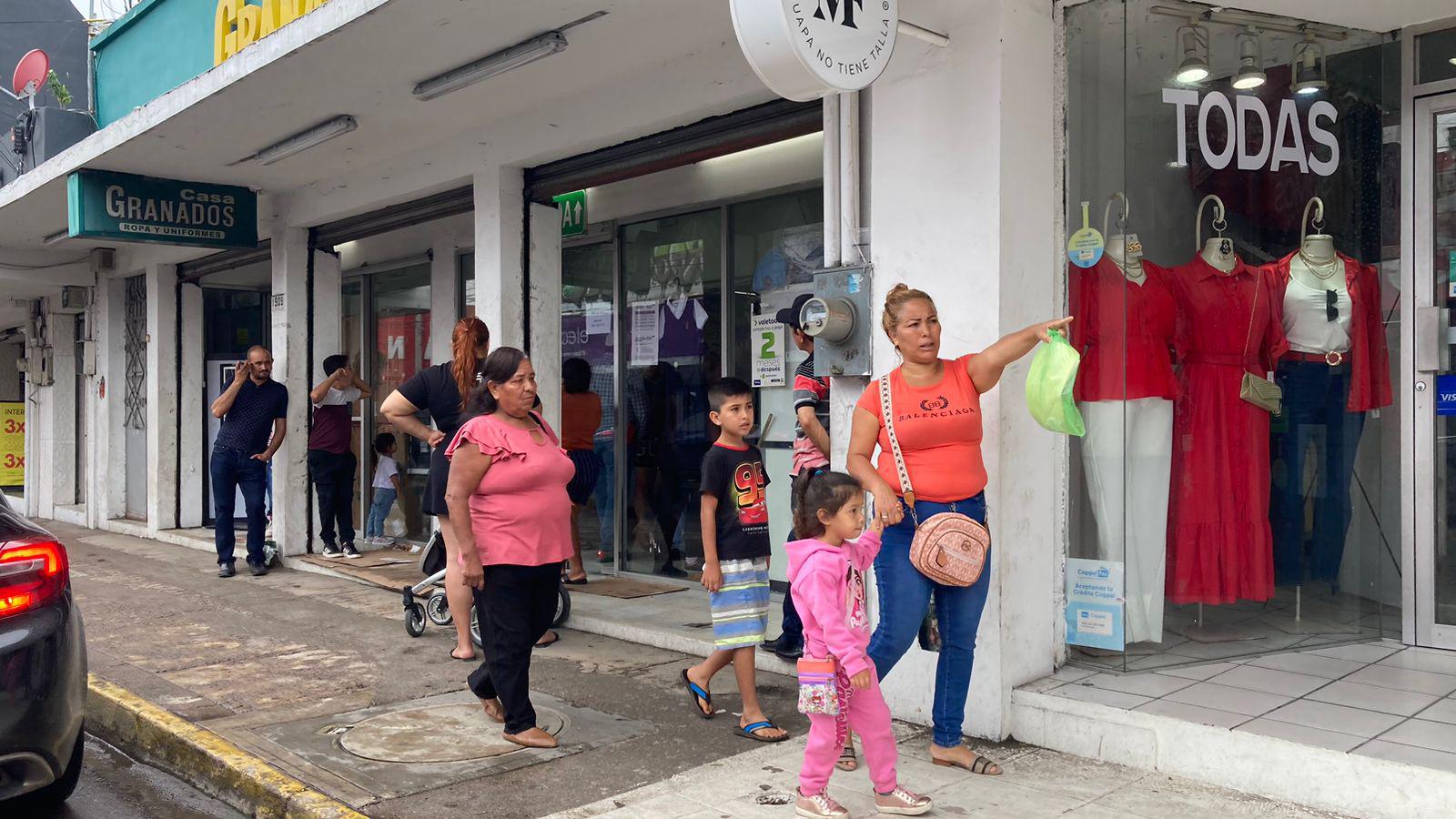 $!Tienen comercios un sábado movido con la venta de uniformes y útiles escolares