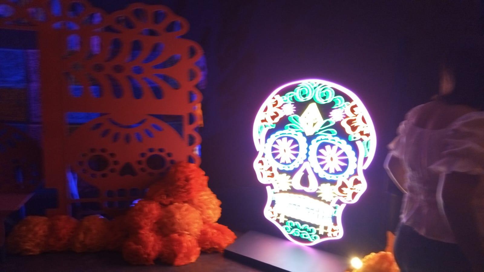 $!Entre cempasúchil, velas y una imponente calavera, Gran Acuario sorprende a sus visitantes