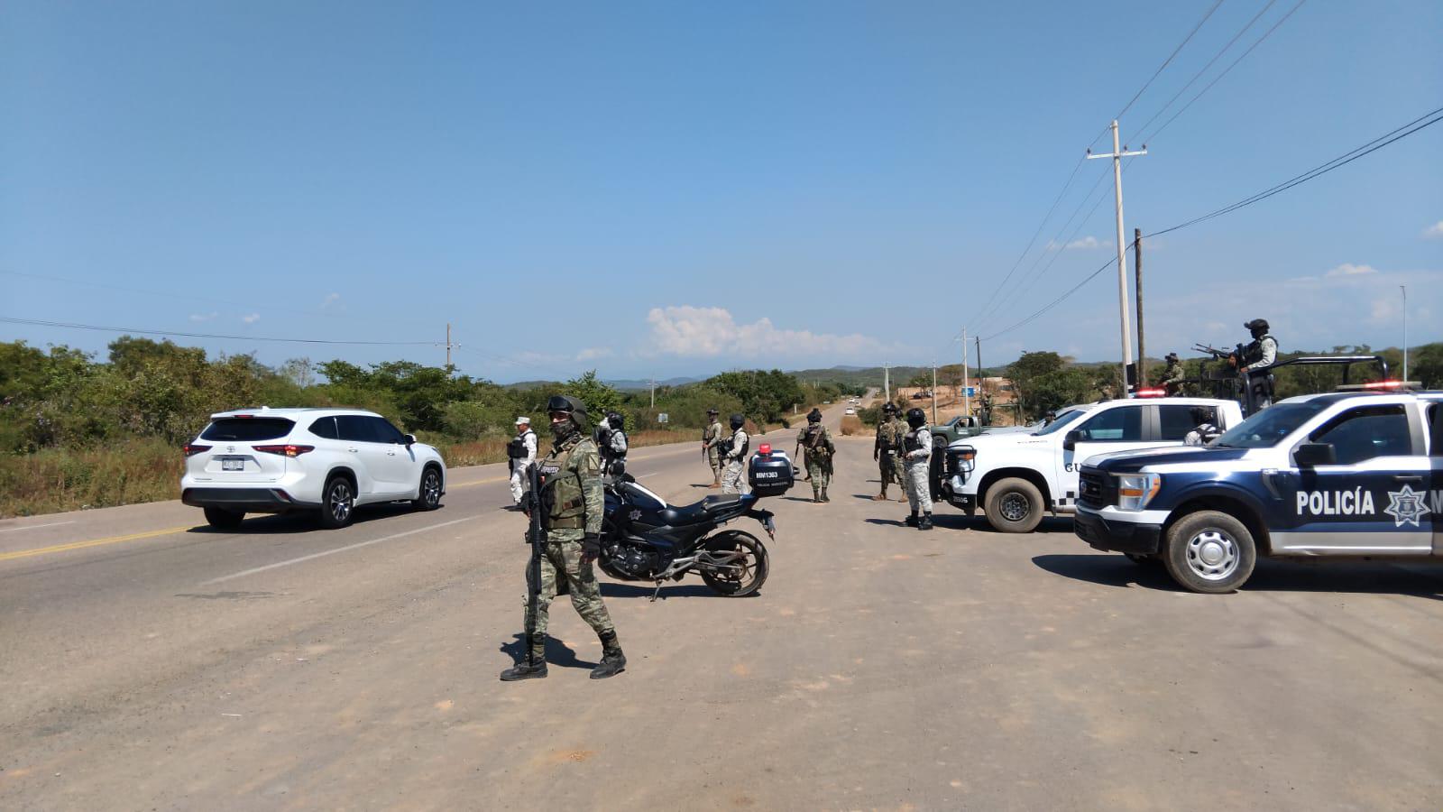 $!Implementan Fuerzas Armadas y policiales punto de revisión en área de Cerritos, en Mazatlán