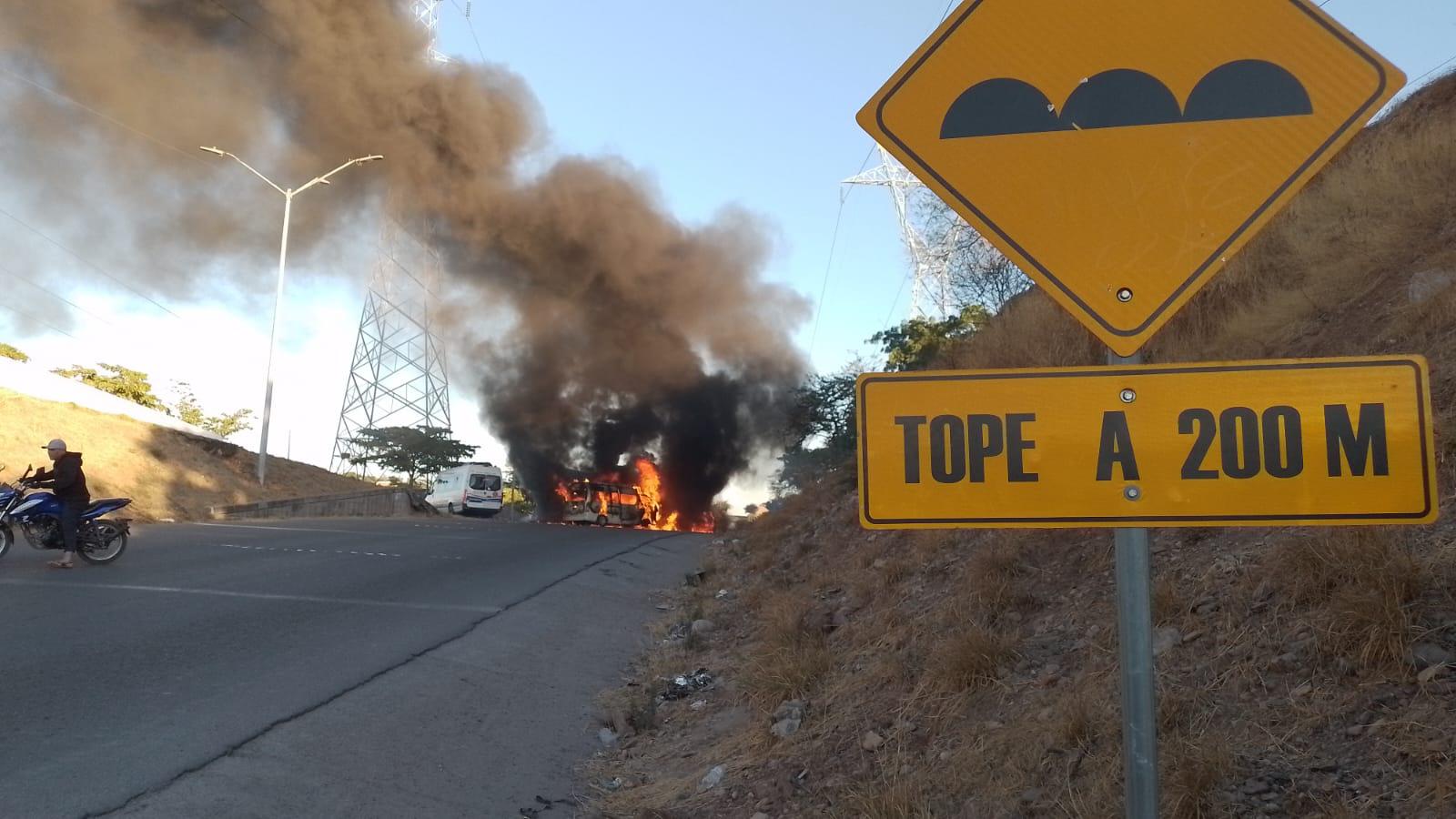 $!Suman 12 horas de jornada violenta en Sinaloa; comenzó en Culiacán y se extendió al Estado