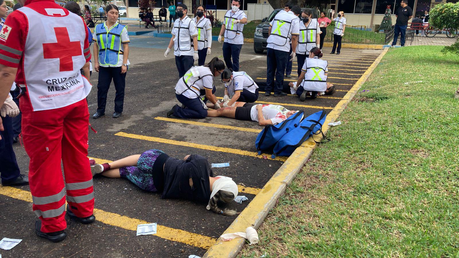 $!Participan cerca de 600 alumnos de facultad de Enfermería en simulacro de incendio de laboratorio