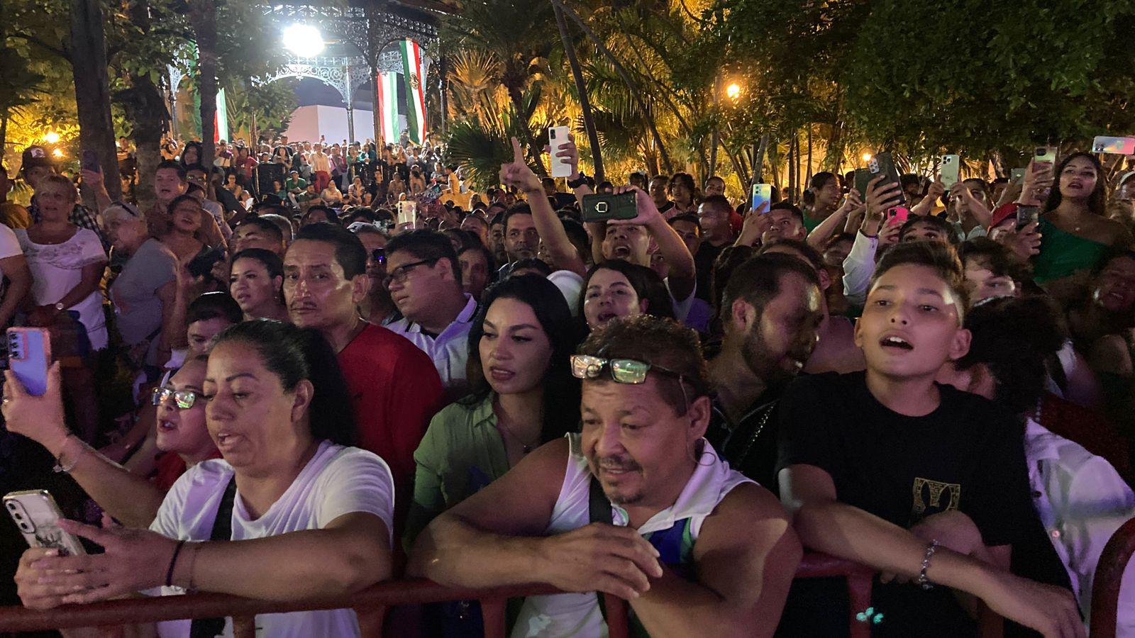 $!Miles de personas disfrutan de un gran ambiente en los festejos Patrios de Mazatlán