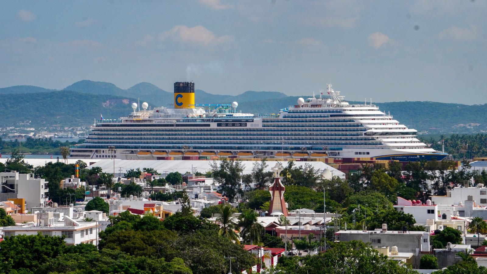 $!Mazatlán recibe 8 mil 338 pasajeros en 2 cruceros turísticos, durante esta semana