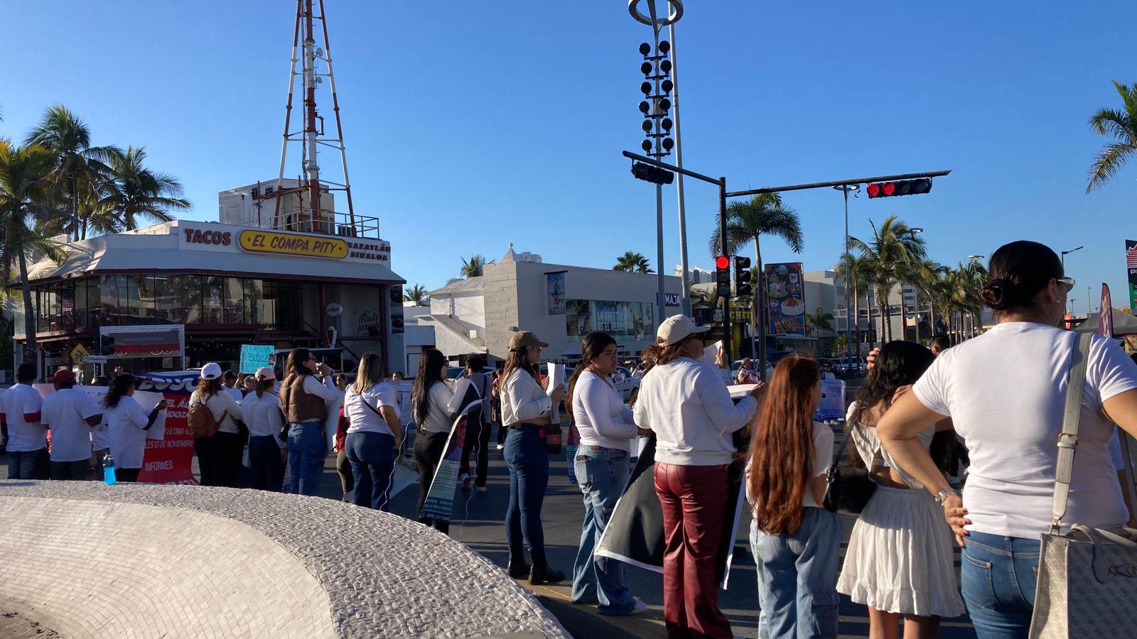 $!Familiares de desaparecidos claman justicia por el malecón de Mazatlán